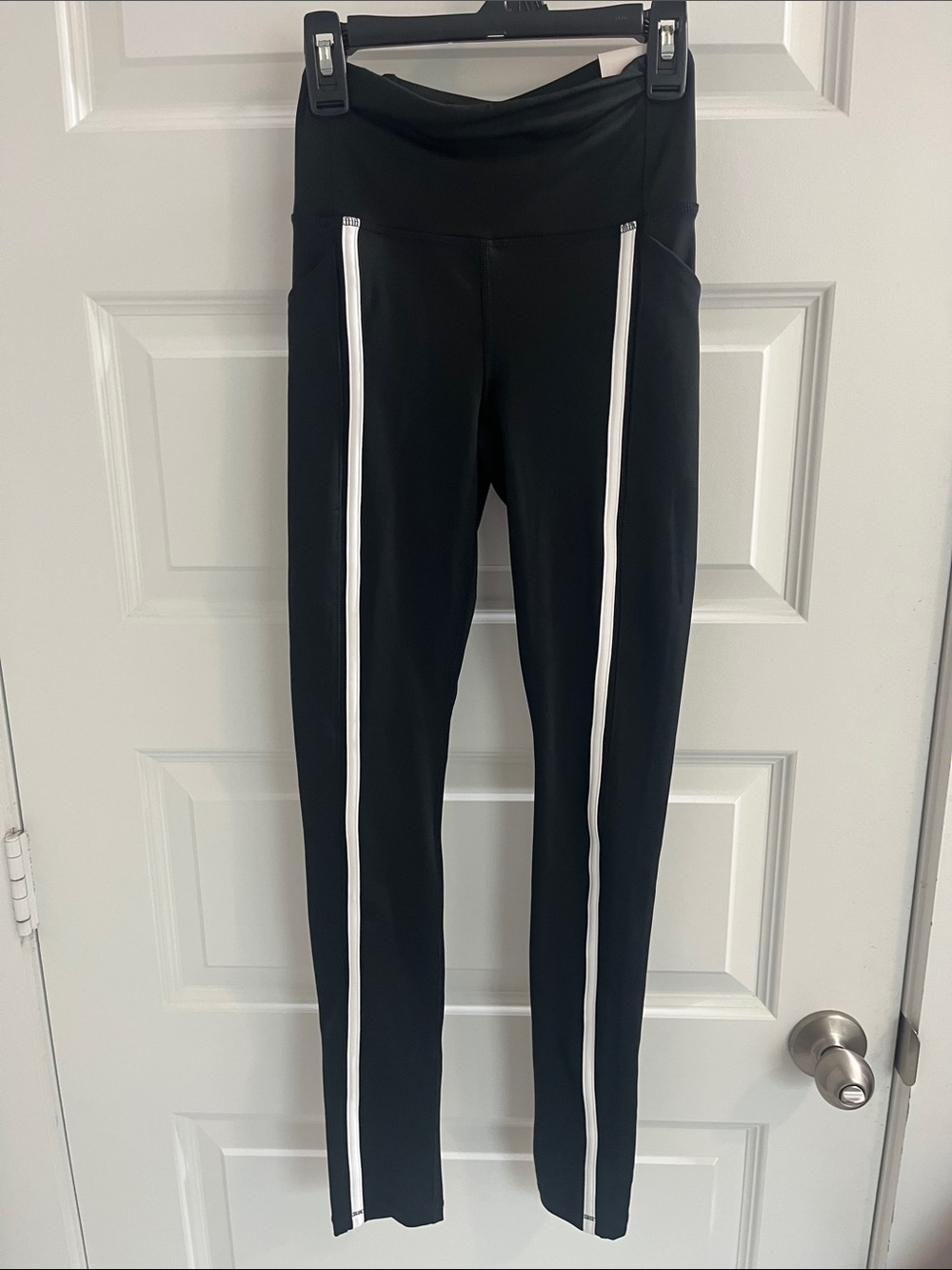 DSG Black High-Rise Performance Leggings with Side Pockets